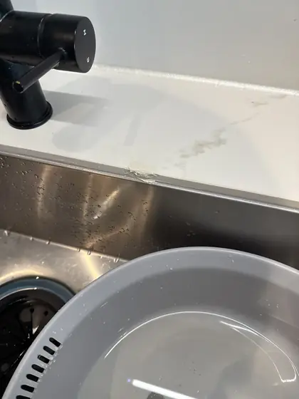 인조대리석상판보수 — 메움재 채운 모습
